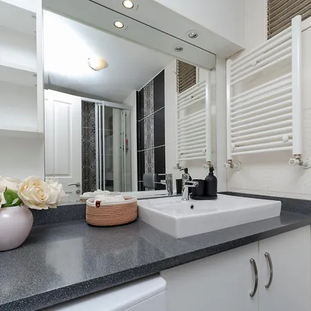 Spacious 1-bedroom *